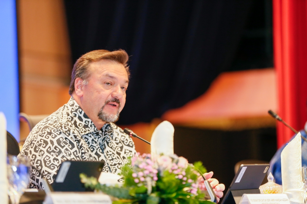 Finance Minister II Datuk Seri Amir Hamzah Azizan said the federal government will develop policies or guidelines and explore the creation of a platform for trading blue carbon credits. — Picture by Raymond Manuel