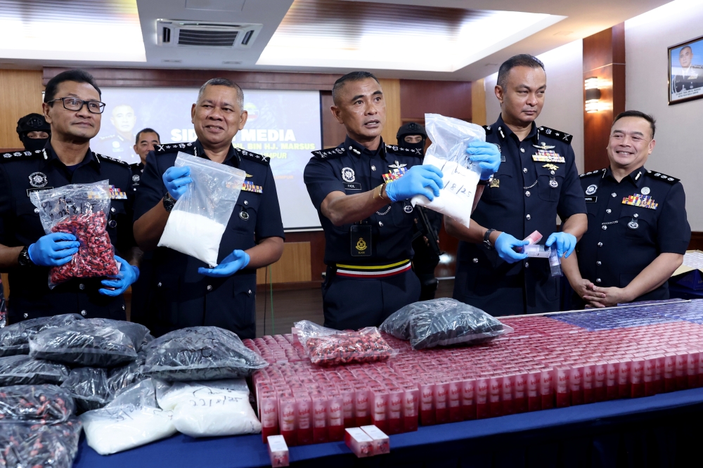 Kuala Lumpur Police Chief Datuk Fadil Marsus shows MDMA drugs and vape liquid worth RM1.48 million that were seized in raids on August 22, 2025. — Bernama pic