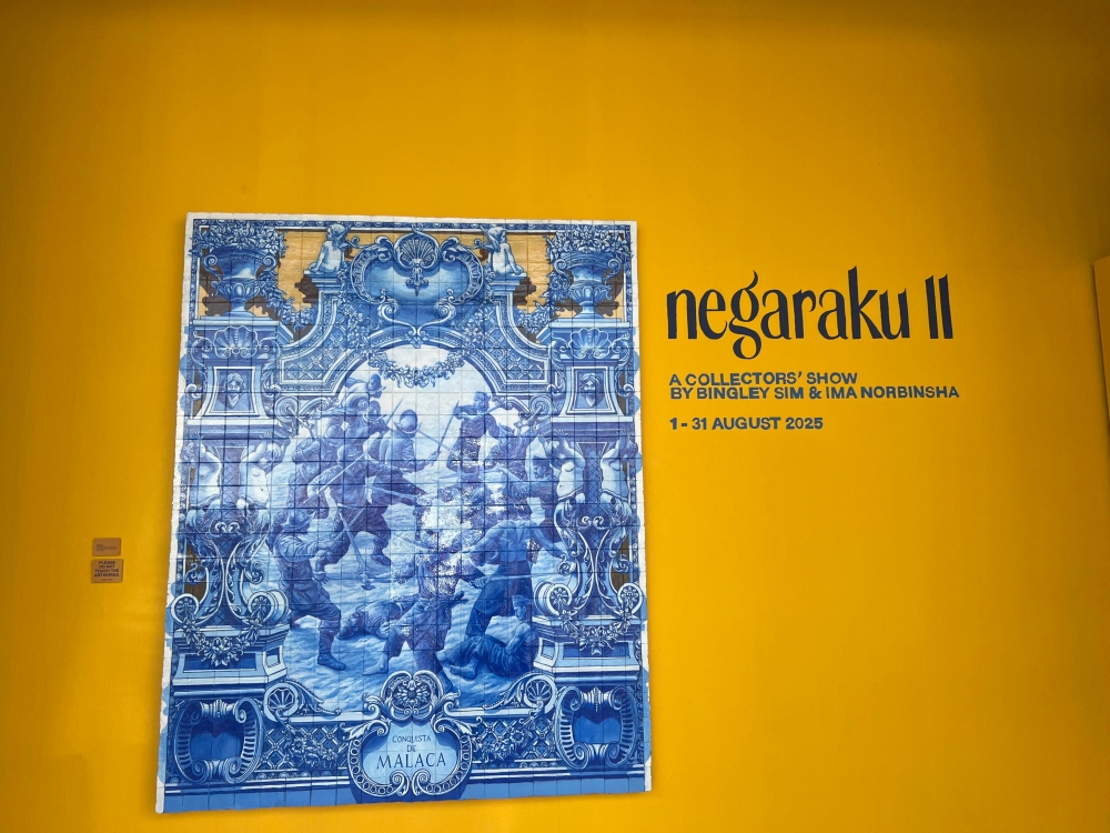 The Negaraku II exhibition amplifies minortiy voices through a series of carefully curated artworks. Seen here is 1511 by Edroger Rosili, depicting the day a Portuguese armada descended upon Melaka. ‘Siapakah Malaysian’ (2018) by Ho Mei Kei. — Picture by Opalyn Mok