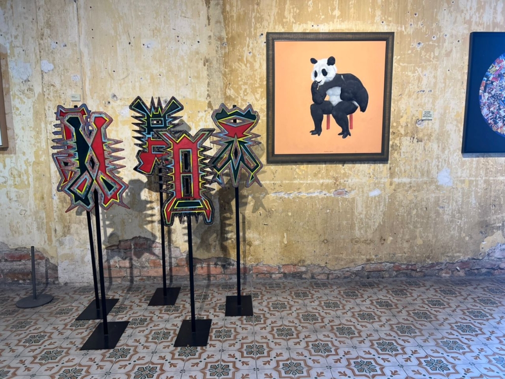 Sandpiper (2017) by Haffendi Anuar (left, sculptures) and Chinese First, Malaysian Maybe (2012) by bibichun (right, painting).  — Picture by Opalyn Mok