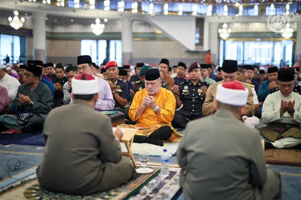 Sultan Ibrahim has decreed that mosques and suraus across Johor hold special prayers following a series of tremors in Segamat. — Picture via Facebook/Sultan Ibrahim Sultan Iskandar