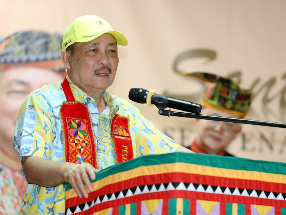 Hajiji joked today that media personnel still have time for a short break before any announcement. — Picture from Facebook/Hajiji Noor