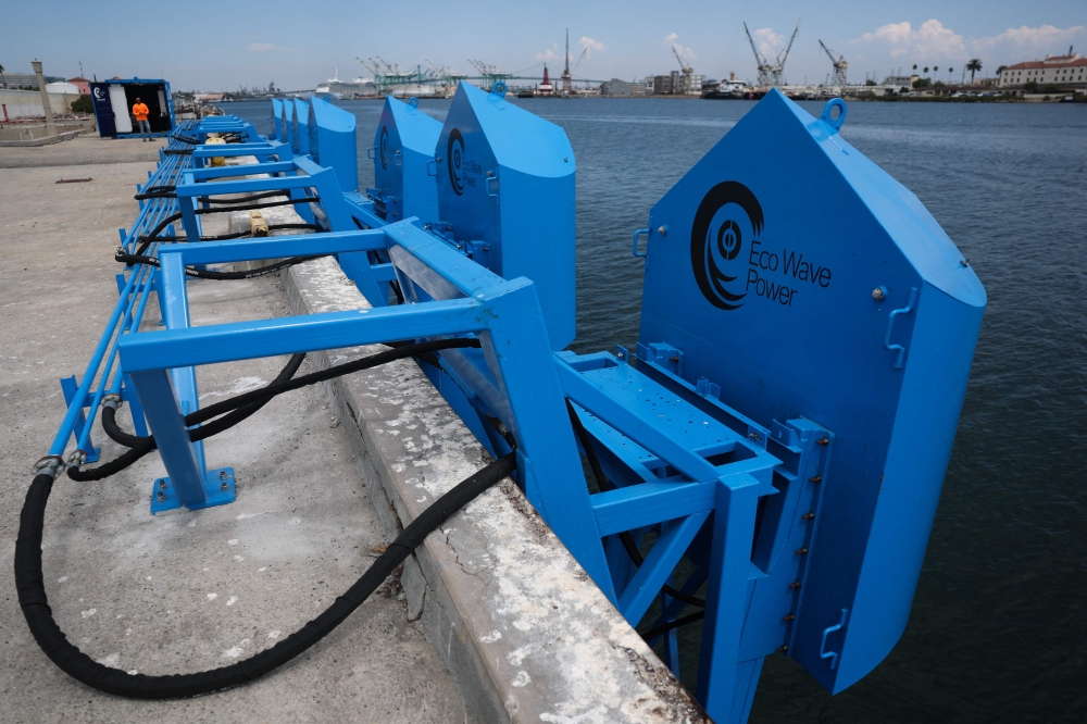Floating paddles in the Port of Los Angeles turn waves into electricity, offering a potential key to cutting fossil fuels and curbing climate change. — AFP pic