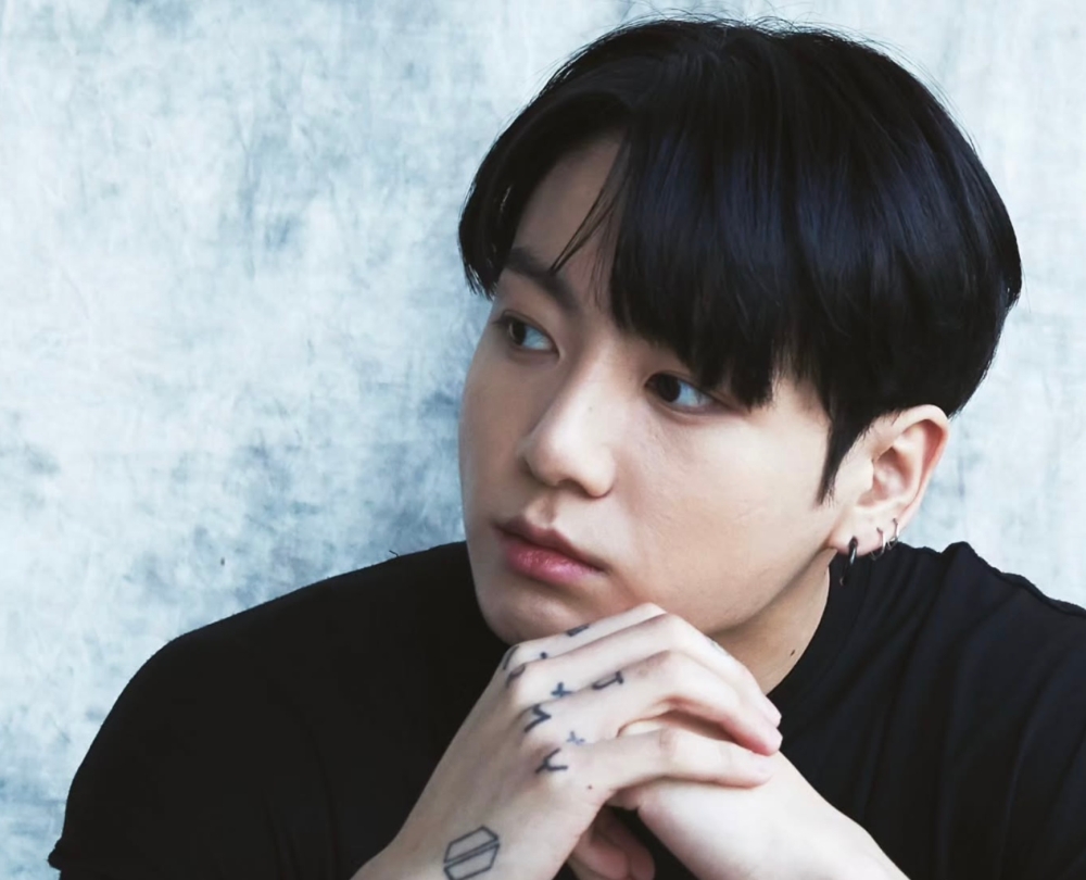 Yonhap reported that police had apprehended a woman in her 40s for trying to enter Jungkook’s home parking lot, the police said today.— Picture via Instagram