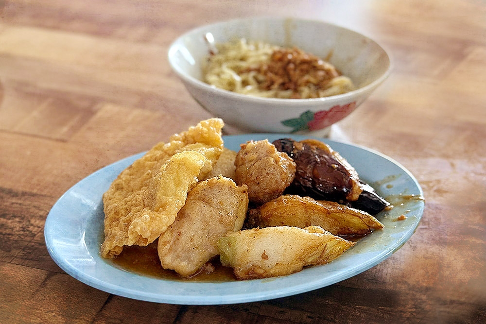 ‘Yong tau foo’ with dry noodles. — Picture by CK Lim