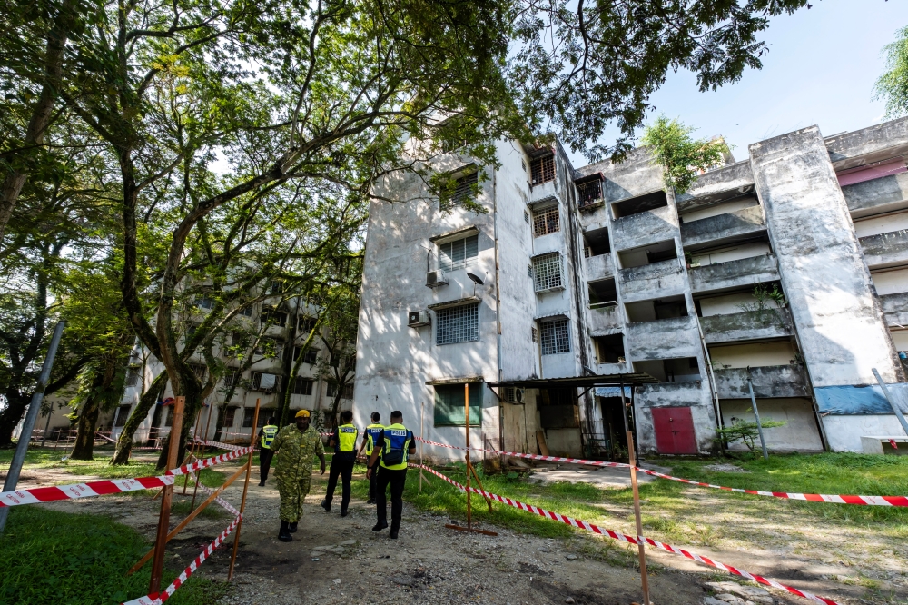 The ageing flats in Taman Desa Bakti, Selayang, which have long faced various issues, are set to be revitalised through a redevelopment project announced during a visit by Local Government Development Minister Nga Kor Ming. — Bernama pic