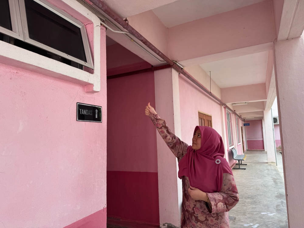 This photo taken on August 29 shows visible cracks on the exterior of a building at the Segamat 2 Community College, believed to be caused by the recent earthquake tremors. — Bernama pic