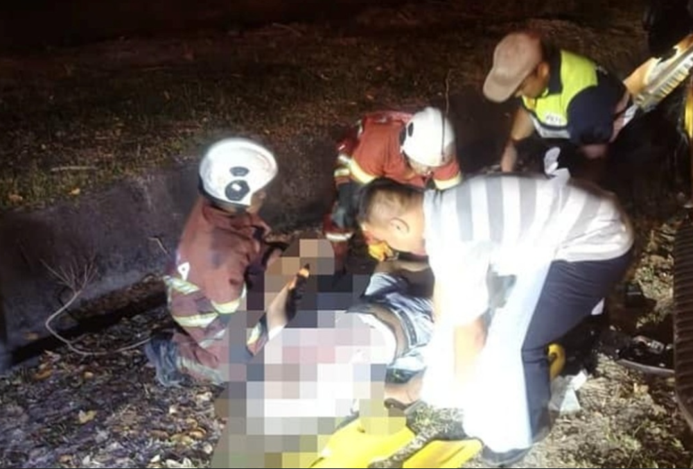 Four men were killed when the four-wheel-drive vehicle they were travelling in skidded and crashed into a tree on the South Klang Valley Expressway (SKVE). — Bernama pic/Selangor Fire and Rescue Department