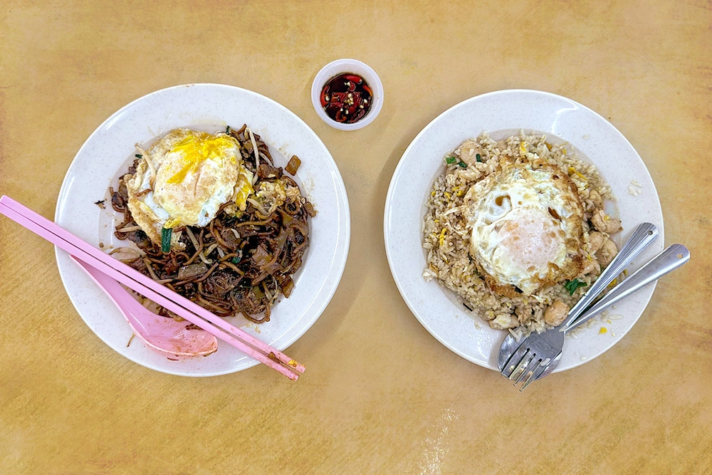 Both the ‘char kway teow’ and fried rice are full of ‘wok hei’. — Picture by CK Lim
