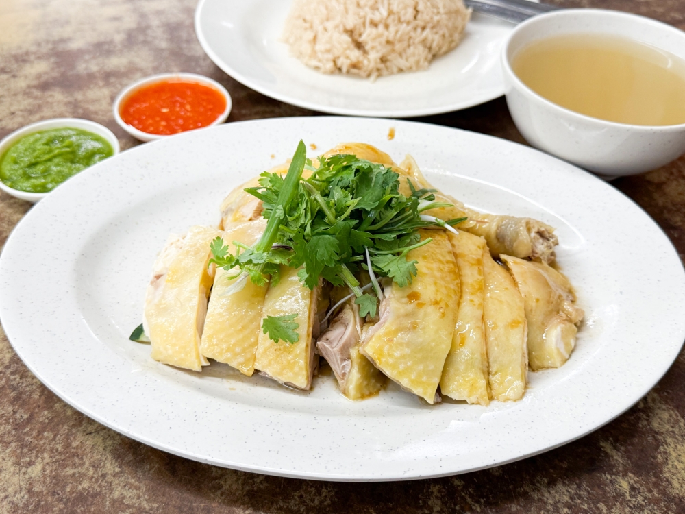 Glorious ‘kampung chicken’ rice is what will draw you to Jalan Alor’s Pin Chen Hainanese Chicken Rice. — Picture by Lee Khang Yi