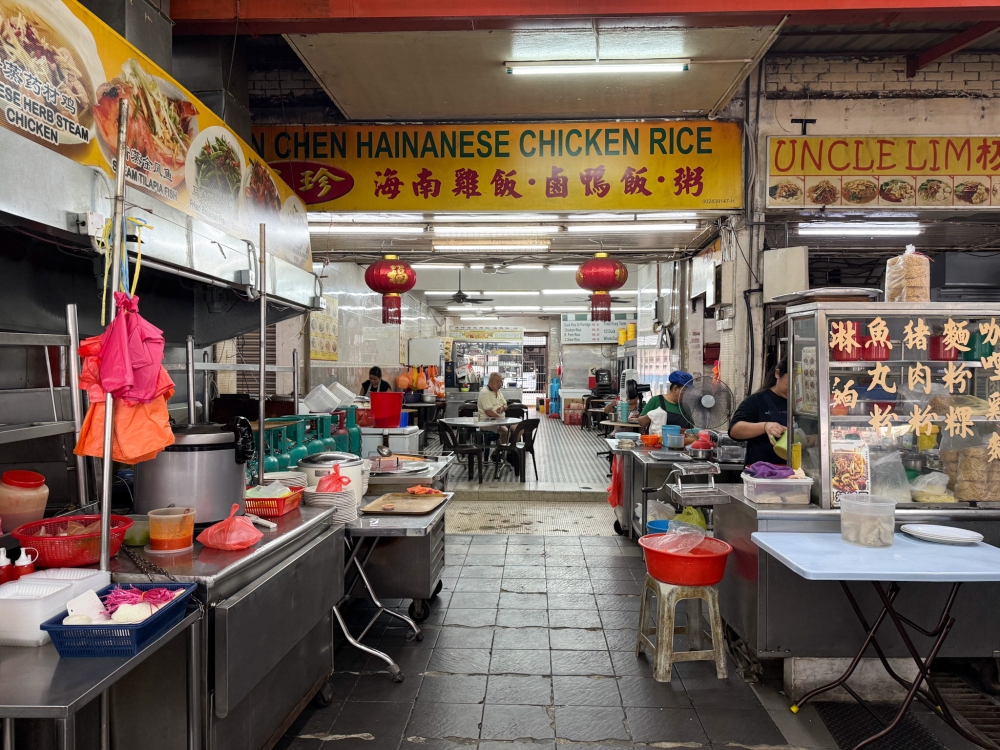 Inside the shop, it’s quiet with the exception of a few tables of regulars spilling the tea about the neighbourhood’s goings-on. — Picture by Lee Khang Yi