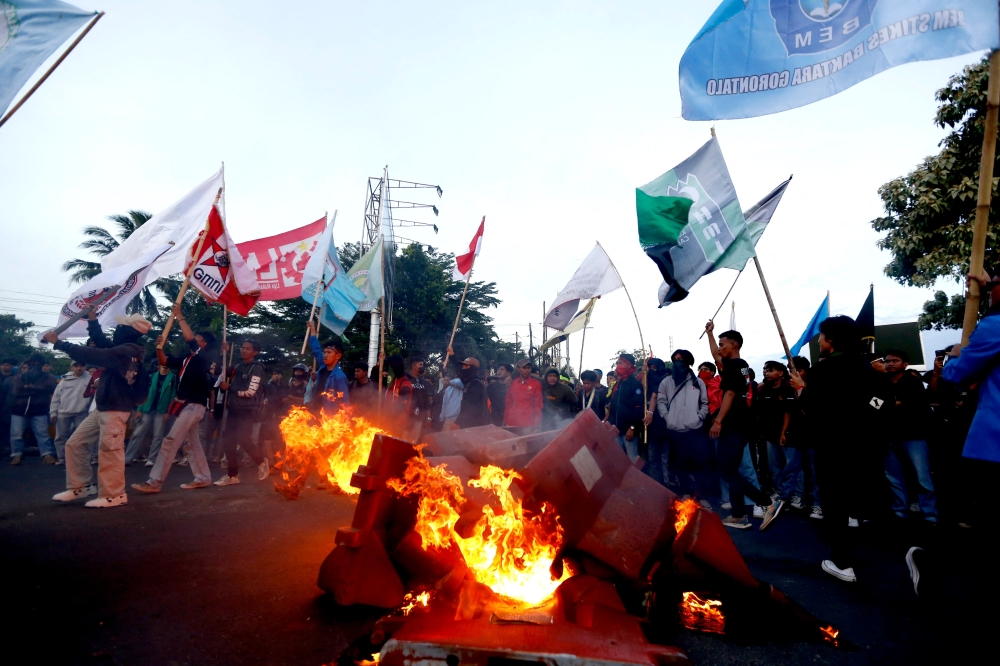 Protesters take part in a demonstration against higher lawmakers? allowances and calling for the ratification of an asset confiscation bill in Gorontalo, Sulawesi September 1, 2025. — AFP pic