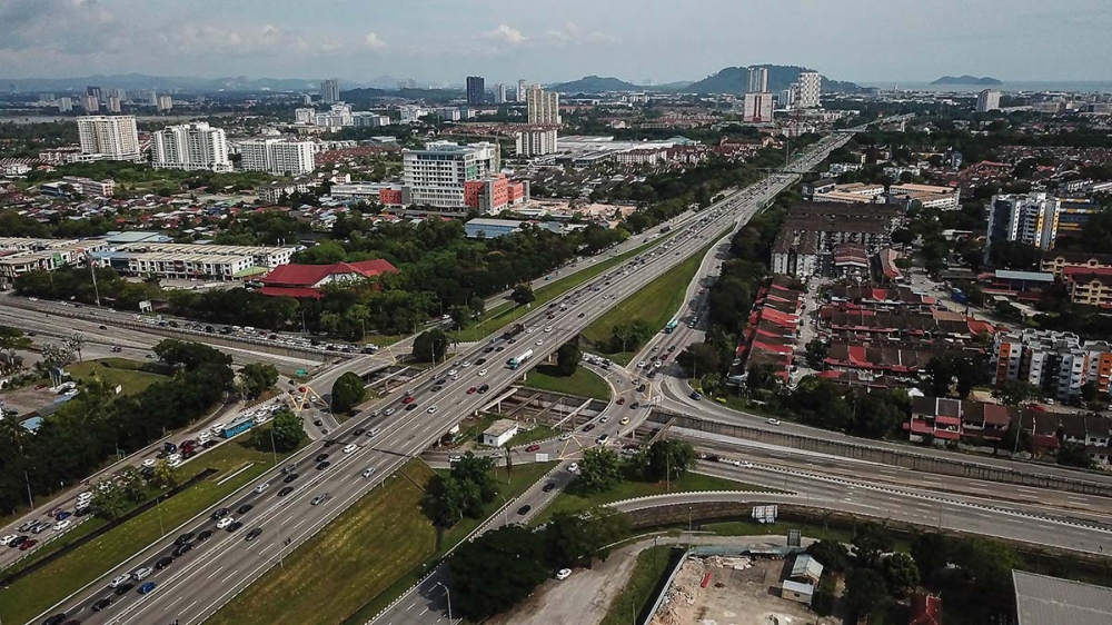 A general view of the traffic in Seberang Jaya, Penang May 8, 2022. — Picture by Sayuti Zainudin
