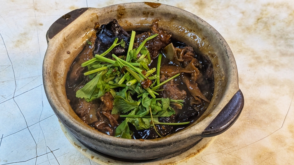 It’s braised lamb in a claypot, but it’s unlike any ‘yong lam pou’ I’ve had. — Picture by Ethan Lau