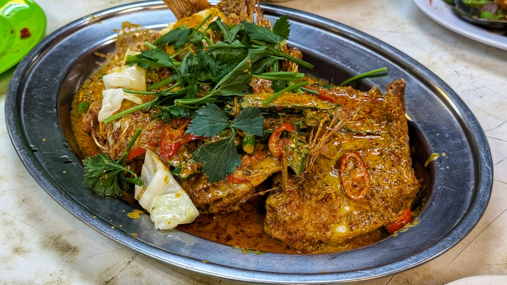 Deep-fried tilapia prepared ‘Vietnamese-style’ with curry at New Fook Kee Restaurant. — Picture by Ethan Lau