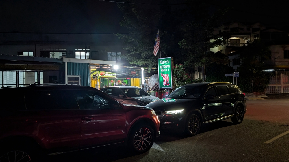 Though the new sign uses Mandarin spelling, this is Fook Kee. — Picture by Ethan Lau