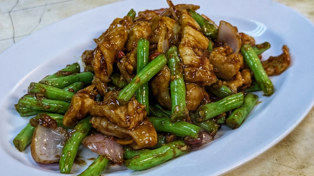 Pork tendons plus French beans equals textural delight. — Picture by Ethan Lau