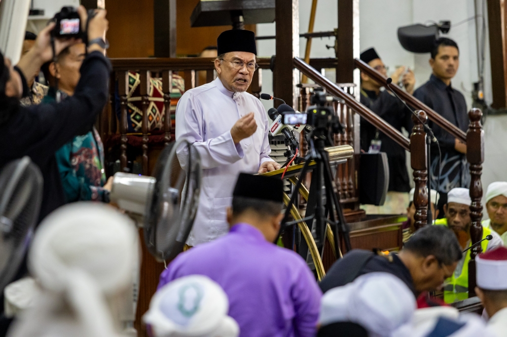 Prime Minister Datuk Seri Anwar Ibrahim speaks during the Federal Territories Mufti Department’s ‘Temu Mesra Madani’ programme at Masjid Jamek Bandar Baru Seri Petaling, September 5, 2025. — Picture by Firdaus Latif