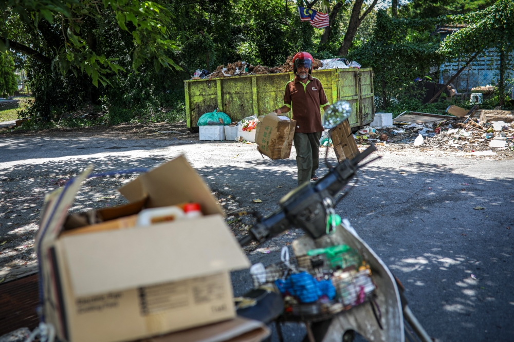 For the septuagenarian, his contribution may seem small, but he believes that if more Malaysians follow his example, the country can become cleaner and more sustainable. — Bernama pic