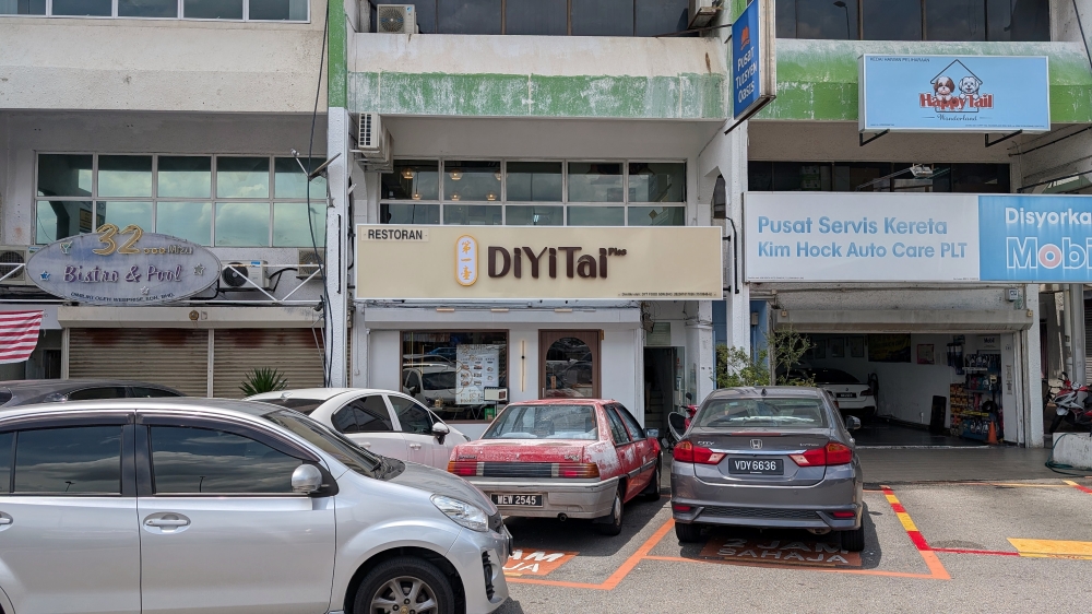 The restaurant is wedged between an old pub and a car service centre. — Picture by Ethan Lau