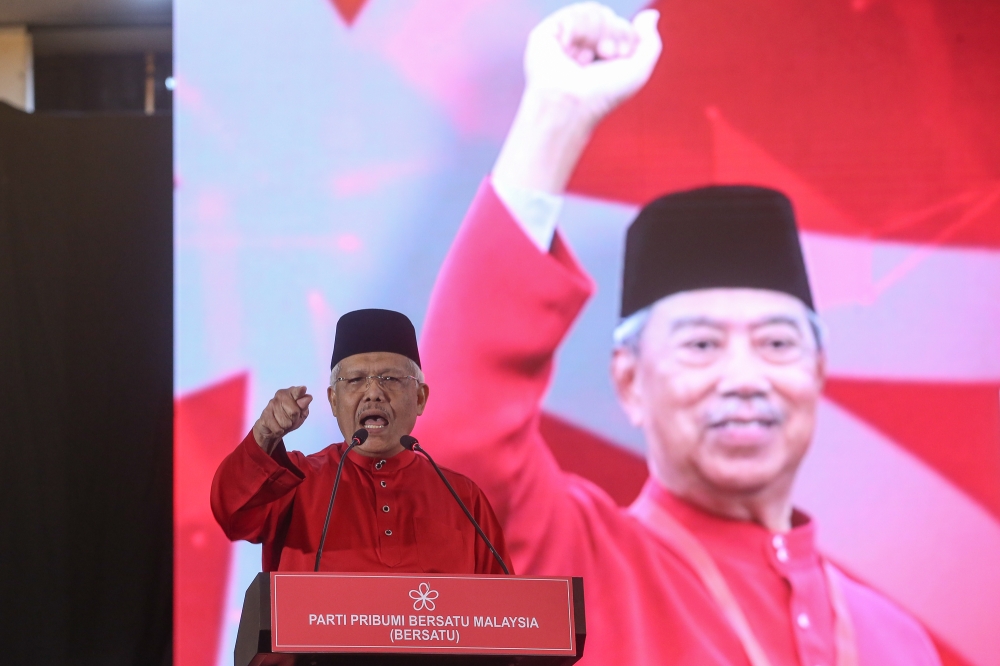 Parti Pribumi Bersatu Malaysia deputy president Datuk Seri Hamzah Zainudin today reaffirmed his unwavering support for party president Tan Sri Muhyiddin Yassin. — Picture by Yusof Mat Isa