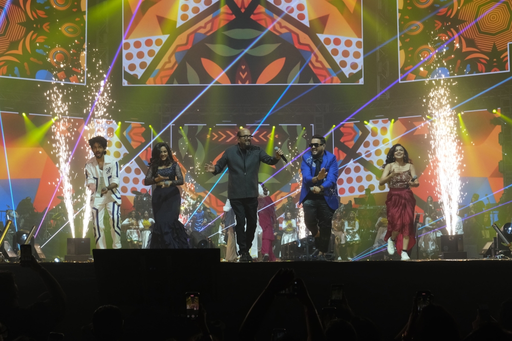  For more than three hours then, the maestro and his fellow singers performed over 30 iconic songs from his 36-year-long music career.