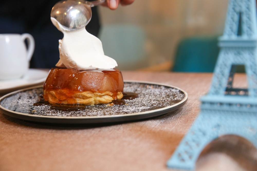End your happy meal here with a dreamy Apple Tarte Tatin topped with caramelised apples and homemade vanilla whipped cream. — Picture by Choo Choy May