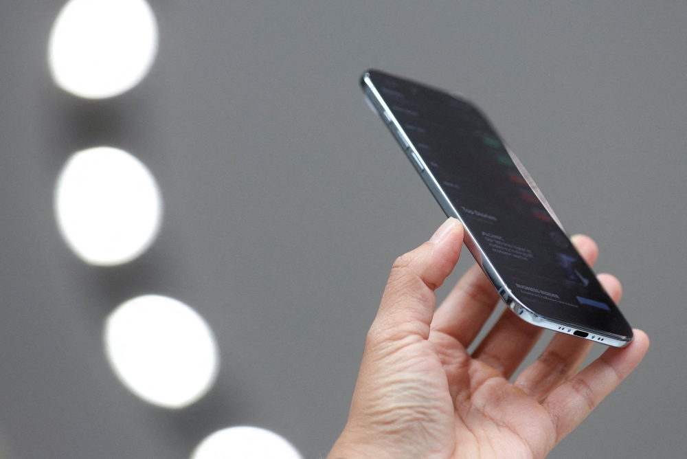 Verdict’s in: iPhone Air’s thinness a win, even if battery and single camera raise doubts, say analysts