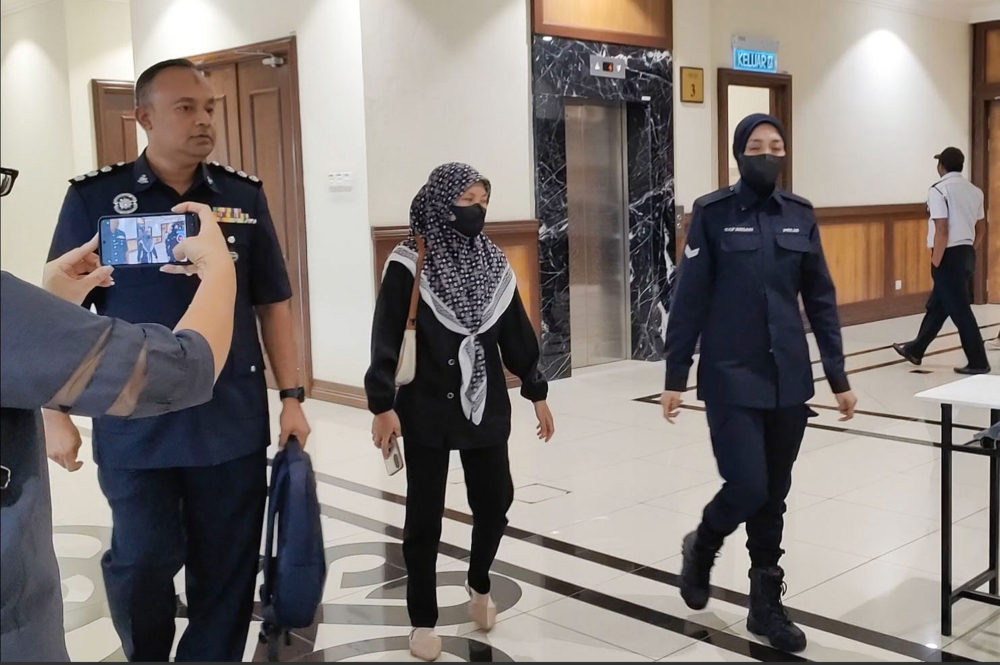 Housewife Asmaziah Sedek, using the Facebook profile ‘Ash Qiey’ had posted false statements linking the Tuan Yang Terutama Yang Di-Pertua Negeri Sabah to Zara Qairina Mahathir’s death. — Bernama pic 
