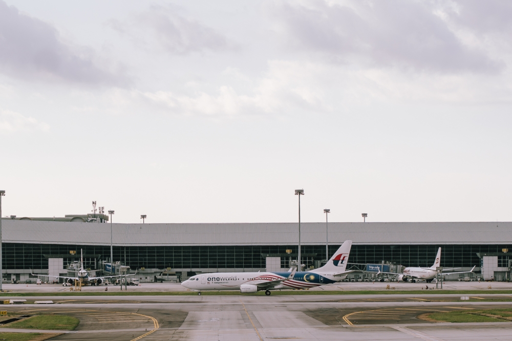 — The Civil Aviation Authority of Malaysia (CAAM) and the Malaysian Meteorological Department (MetMalaysia) today formalised a collaboration through the signing of the Air Traffic Service Coordination Procedures (ATSCP), to strengthen aviation safety, operational efficiency and resilience in Malaysia’s airspace. — Picture by Raymond Manuel