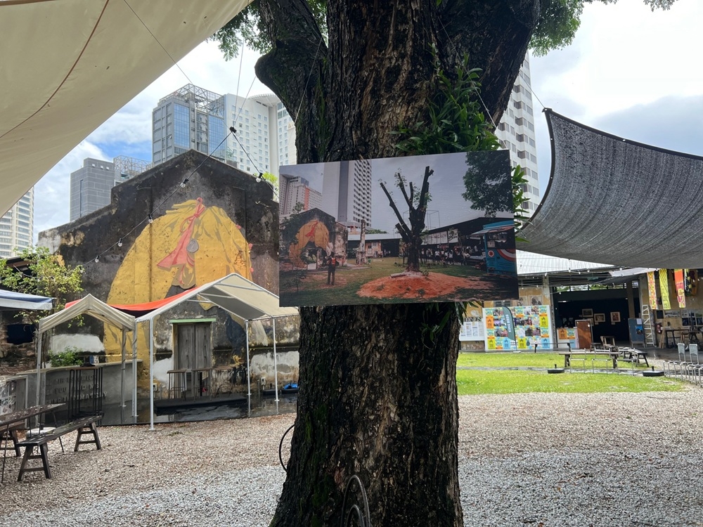 A picture of Hin Bus Depot in ‘A Decade with Hin’ by Thum Chia Chieh. — Picture by Opalyn Mok