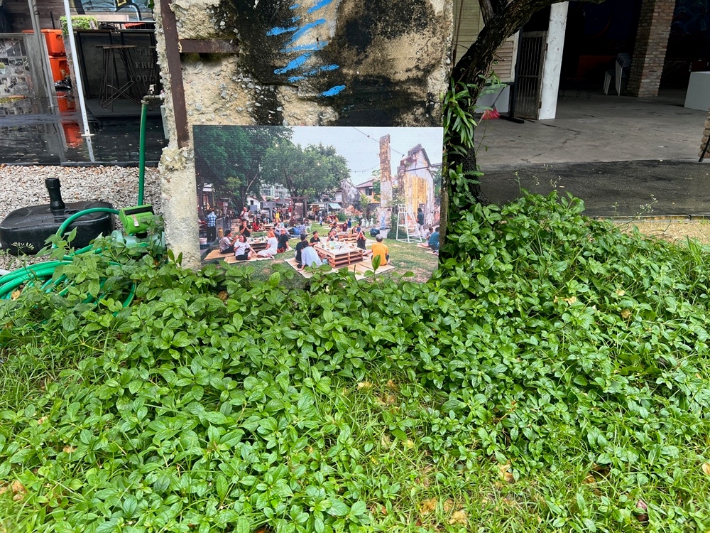 A picture of Hin Bus Depot in ‘A Decade with Hin’ by Thum Chia Chieh. — Picture by Opalyn Mok