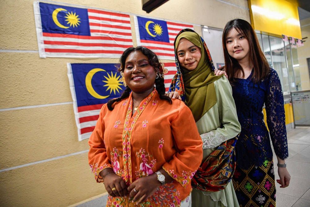 Women don sarongs and traditional attire as they take part in the Keretapi Sarong 2025 programme at the Sri Damansara Sentral MRT station in Kuala Lumpur September 13, 2025. — Bernama pic