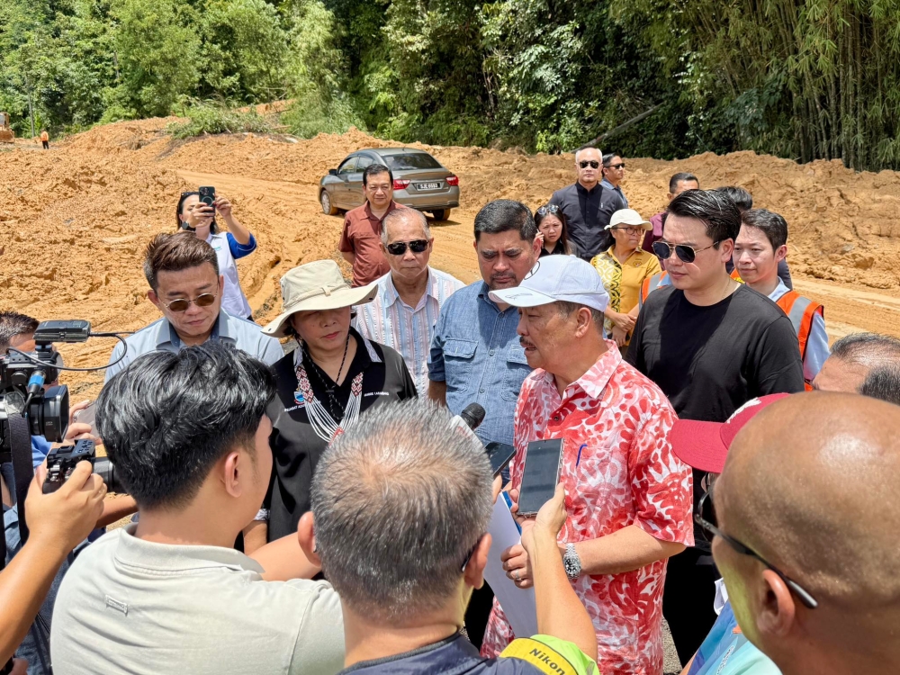 Sabah Chief Minister Datuk Seri Hajiji Noor speaks to the media after inspecting the site at Kampung Pogunon. — Facebook/ Hajiji Haji Noor pic