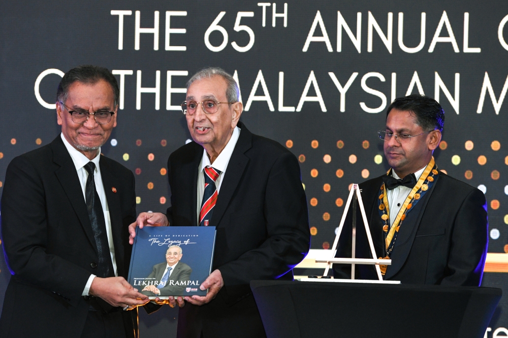 Health Minister Datuk Seri Dr Dzulkefly Ahmad at the Malaysian Medical Association (MMA) annual banquet. — Bernama pic