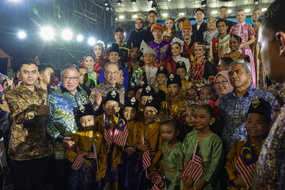 The tabling of Budget 2026 next month is expected to focus on boosting the tourism sector in the Federal Territories of Kuala Lumpur, Putrajaya and Labuan in support of Visit Malaysia Year 2026 (VMY2026). — Bernama pic