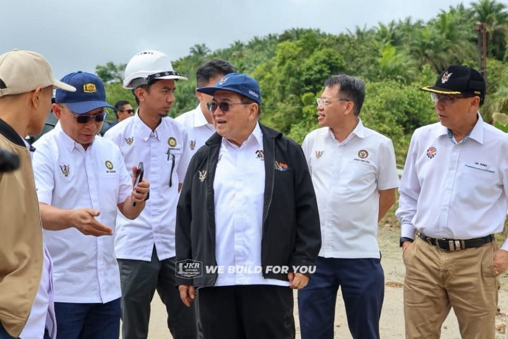 Uggah with Sarawak JKR director Cassidy Morris (second left) and State Minister of Food Industry, Commodity and Regional Development Datuk Seri Stephen Rundi Utom during the project site visit. — Sarawak JKR pic