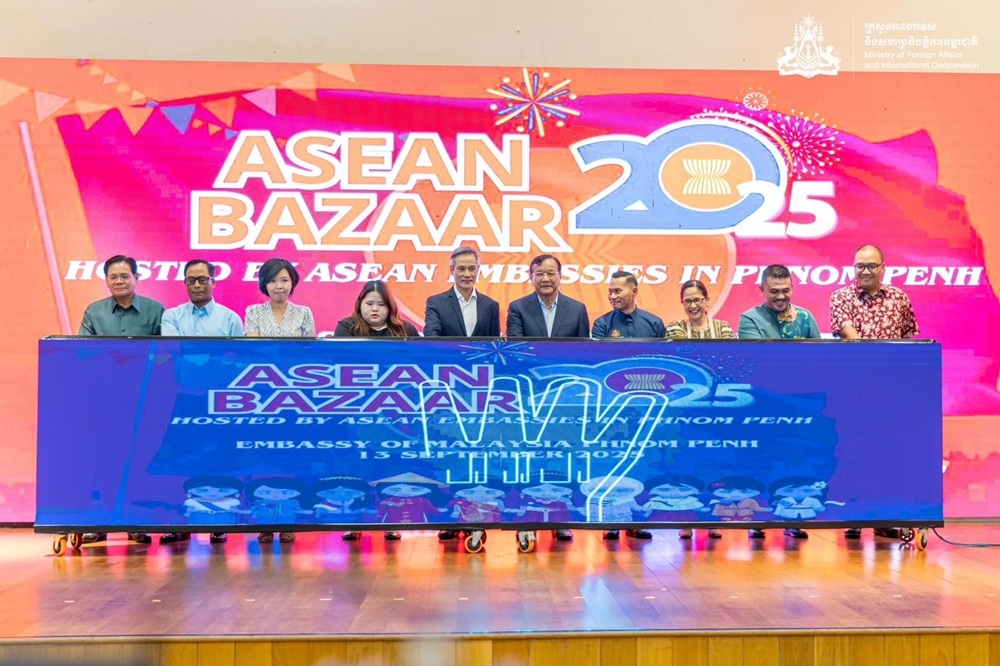 The Asean Bazaar 2025, hosted by the Malaysian Embassy in Cambodia, showcased how culinary delights can unite this diverse region. — Picture via Facebook/ក្រសួងការបរទេស - Ministry of Foreign Affairs and International Cooperation