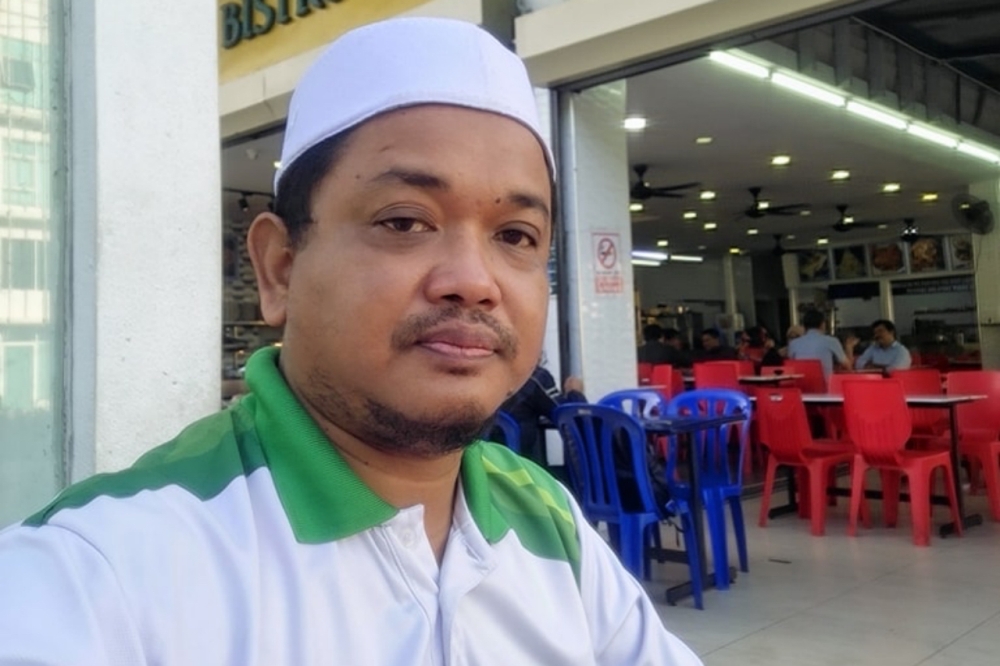 Police today confirmed the arrest of Sungai Buloh PAS chief Zaharuddin Muhammad over the Kampung Sungai Baru eviction dispute. — Picture from Facebook/Zaharudin Muhammad