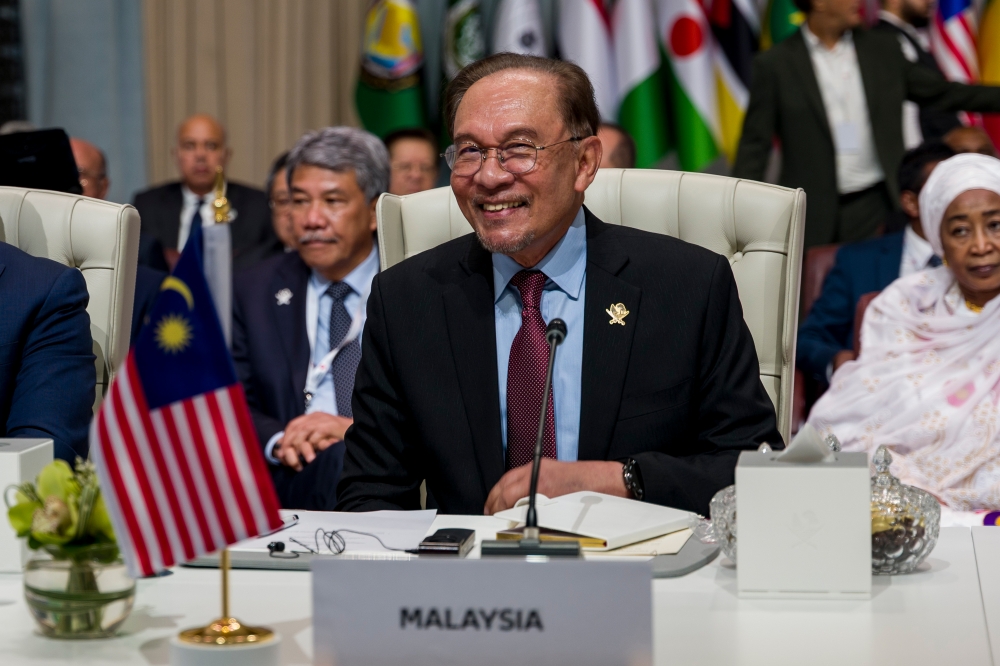 Prime Minister Datuk Seri Anwar Ibrahim attends the Extraordinary Arab-Islamic Summit in the Qatari capital today. The summit, attended by leaders and representatives of member states of the Organisation of Islamic Cooperation (OIC), discussed the latest developments in Gaza and the ongoing Israeli attacks on the territory. — Bernama pic