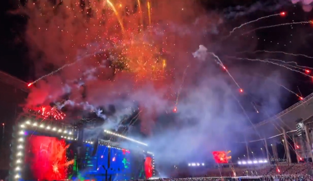 A concertgoer at K-pop group Seventeen’s Incheon show sustained burn injuries after stage fireworks accidentally shot into the crowd. — Screengrab from X/@saeuhui