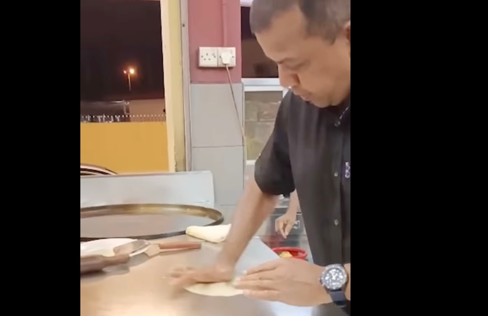 In a post on his Facebook page, Deputy IGP Tan Sri Ayob Khan Mydin Pitchay said he had stopped by Curry House Sibu Bus Terminal to have the dish and that he and his wife were on holiday in Sarawak. — Facebook screenshot