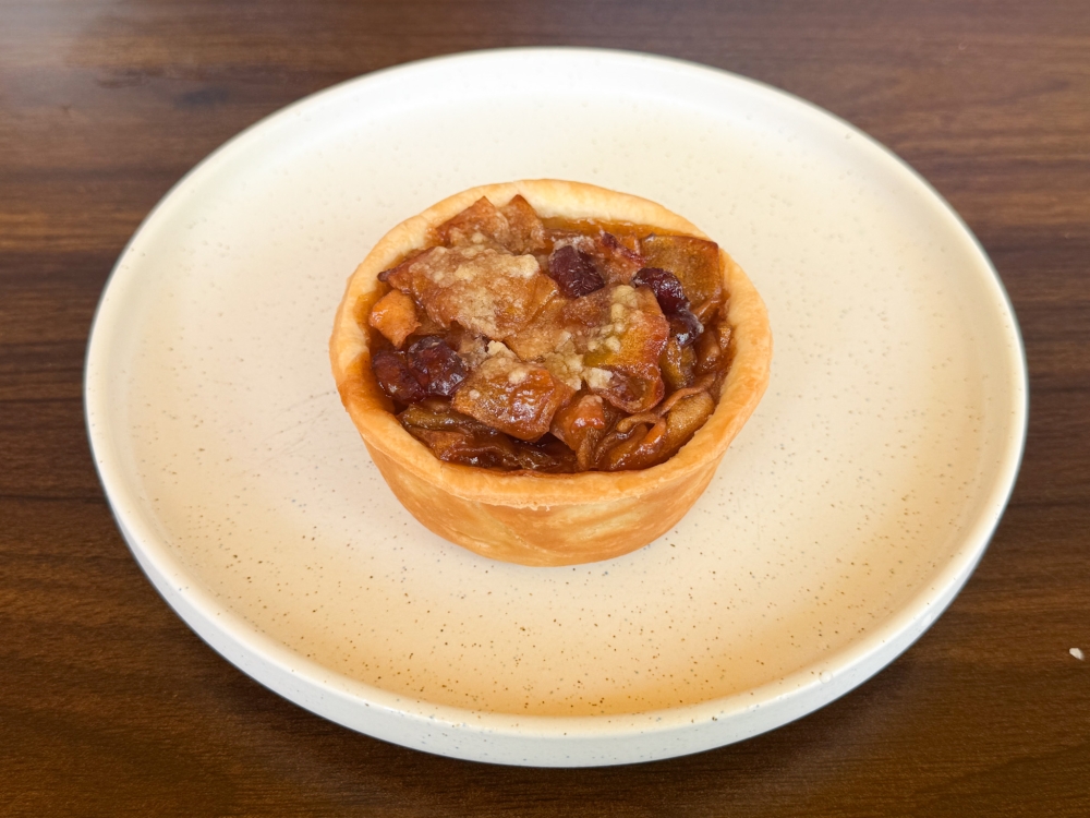 Apple & Cranberry Pie may not have the crumble but the star of the show is the perfectly cooked apples. — Picture by Lee Khang Yi