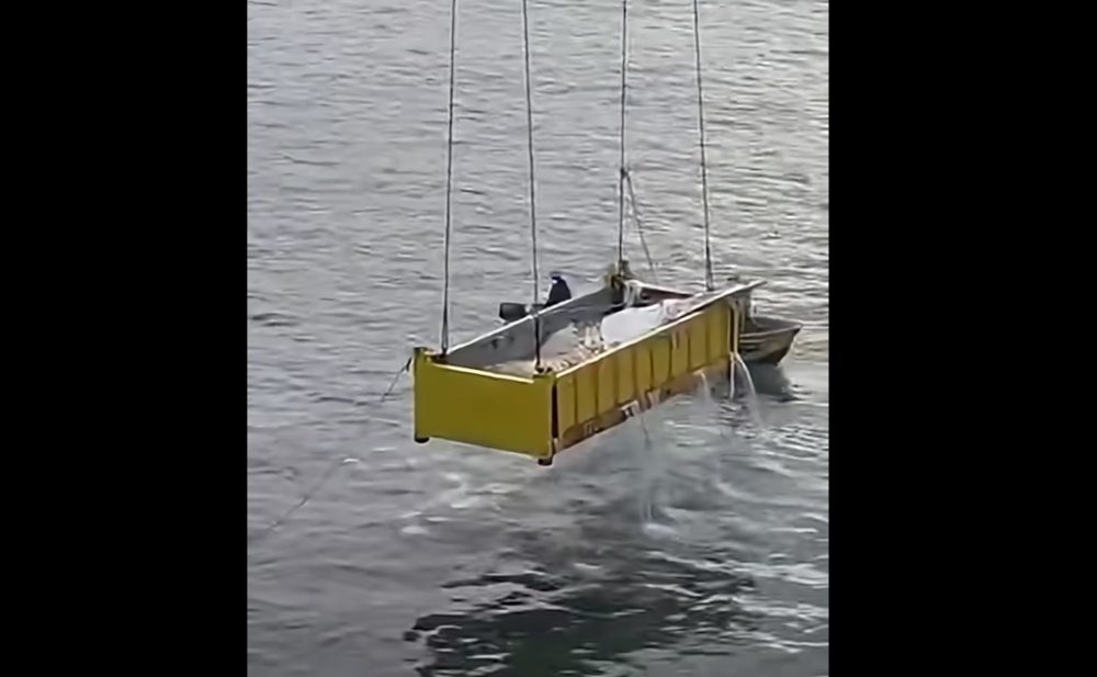 To prevent it from being swept out to sea, the museum worked with Singapore Salvage Engineers to secure and retrieve the remains over two days. The specimen was incomplete and in an advanced stage of decomposition, making the cause of death uncertain. — CNA screengrab 