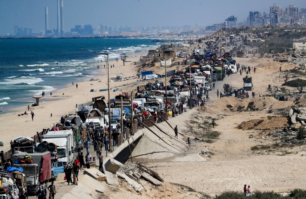 Displaced Palestinians, fleeing northern Gaza due to an Israeli military operation, move southward after Israeli forces ordered residents of Gaza City to evacuate to the south, in the central Gaza Strip September 16, 2025. AFP journalists in Gaza City have observed an exodus of people streaming out of the city, with some on foot and others packed into vehicles and on donkey carts with their belongings. — Reuters pic 