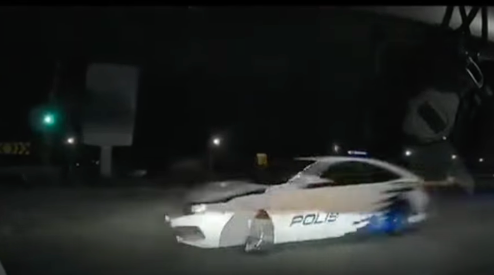 Earlier, a road user was recorded narrowly avoiding a collision with a police vehicle that allegedly ran a red light, but managed to brake in time. The incident is believed to have occurred at the NSK junction, Jalan Haruan 2, Seremban, at around 12.20am on September 16. — Screengrab from social media 