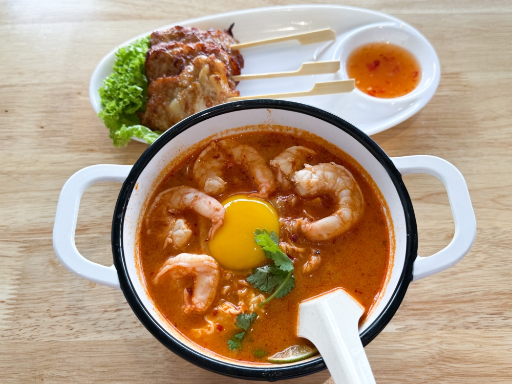 Tom Yum Mama Noodles with Shrimp see instant noodles given a creamy, mild spicy makeover with those juicy prawns. — Picture by Lee Khang Yi
