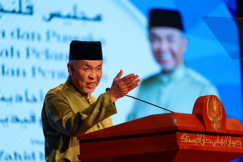 Zahid to seek clarification from MIC chief over party’s potential Perikatan move