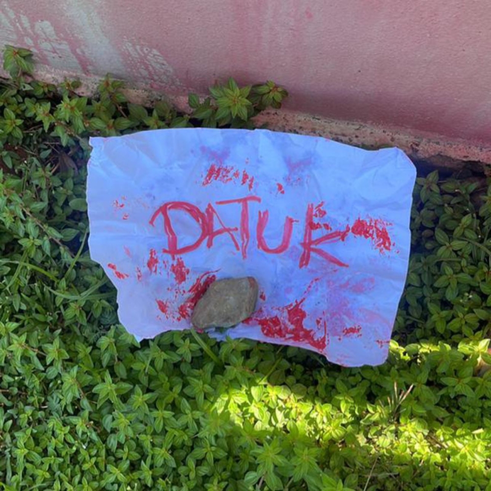 Sabah PAS commissioner Datuk Aliakbar Gulasan shared this image of the note that was left by the gate to his house on Thursday. — Picture via Facebook/datukdraliakbar