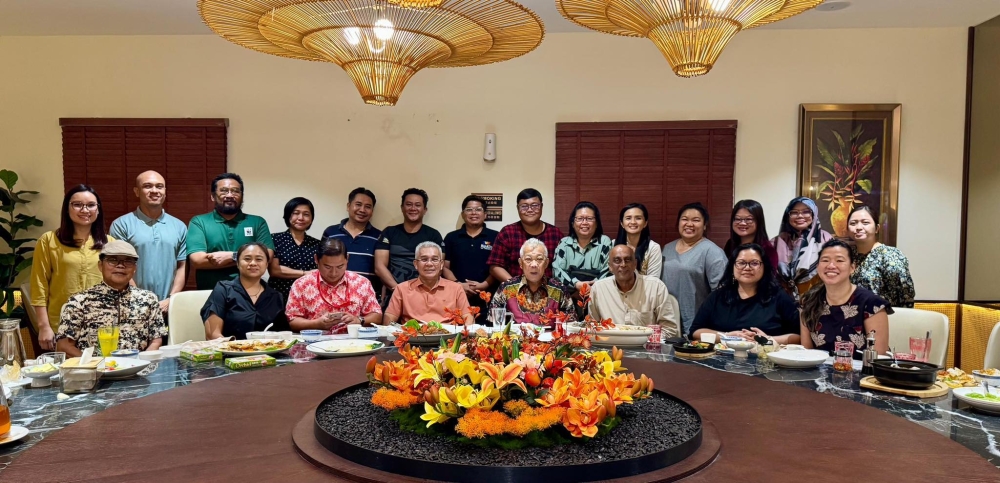 Sabah Umno chief Datuk Seri Bung Moktar Radin hosts a media gathering in Kota Kinabalu September 19, 2025. — Picture via Facebook/bungmoktar.radin